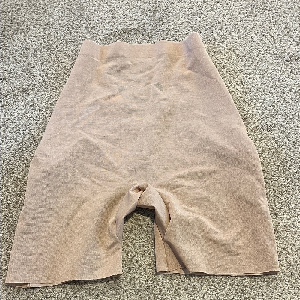 SKIMS Sheer Sculpt Low Back Short (Clay)